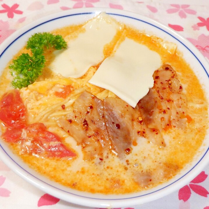 ラ王味噌を簡単アレンジ♪トマト味噌牛乳ラーメン